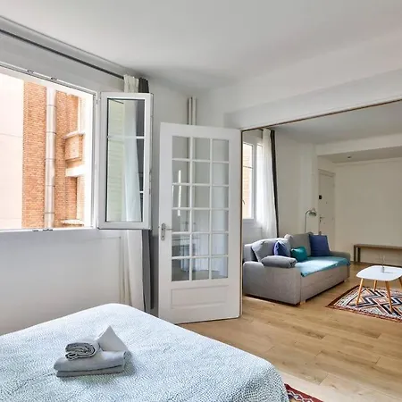 Renovated Modern 1 Bedroom Porte Maillot Paryż