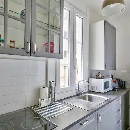 Renovated Modern 1 Bedroom Porte Maillot Apartament *